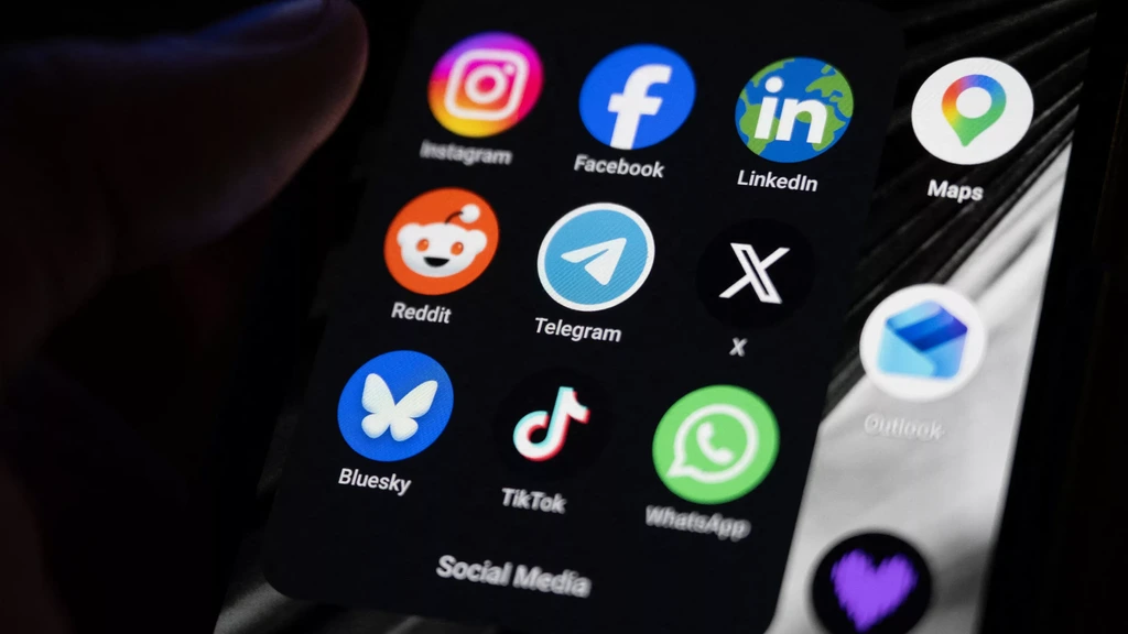 Dutch government survey: half of children 10–15 see harmful content on social media, campaign urges parents to talk