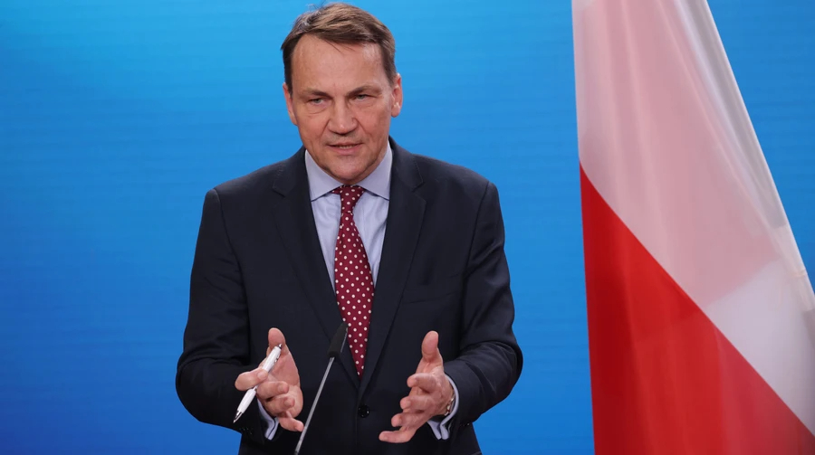 Poland’s Sikorski Denies Role in Hungary’s Blockade of Ukraine’s EU Accession Talks, Points to Minority Rights Compromise