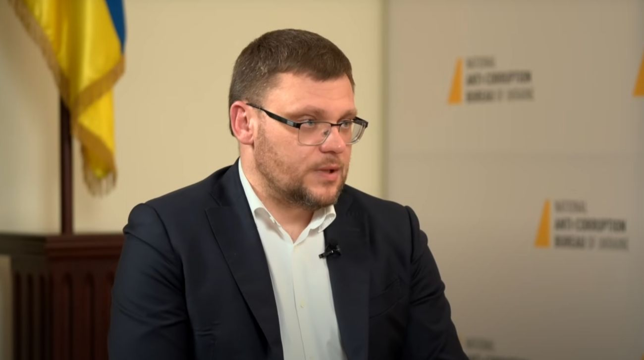 Ukraine's anti-corruption chief dismisses 'nonsense' case files as prosecutor general flees, is fired