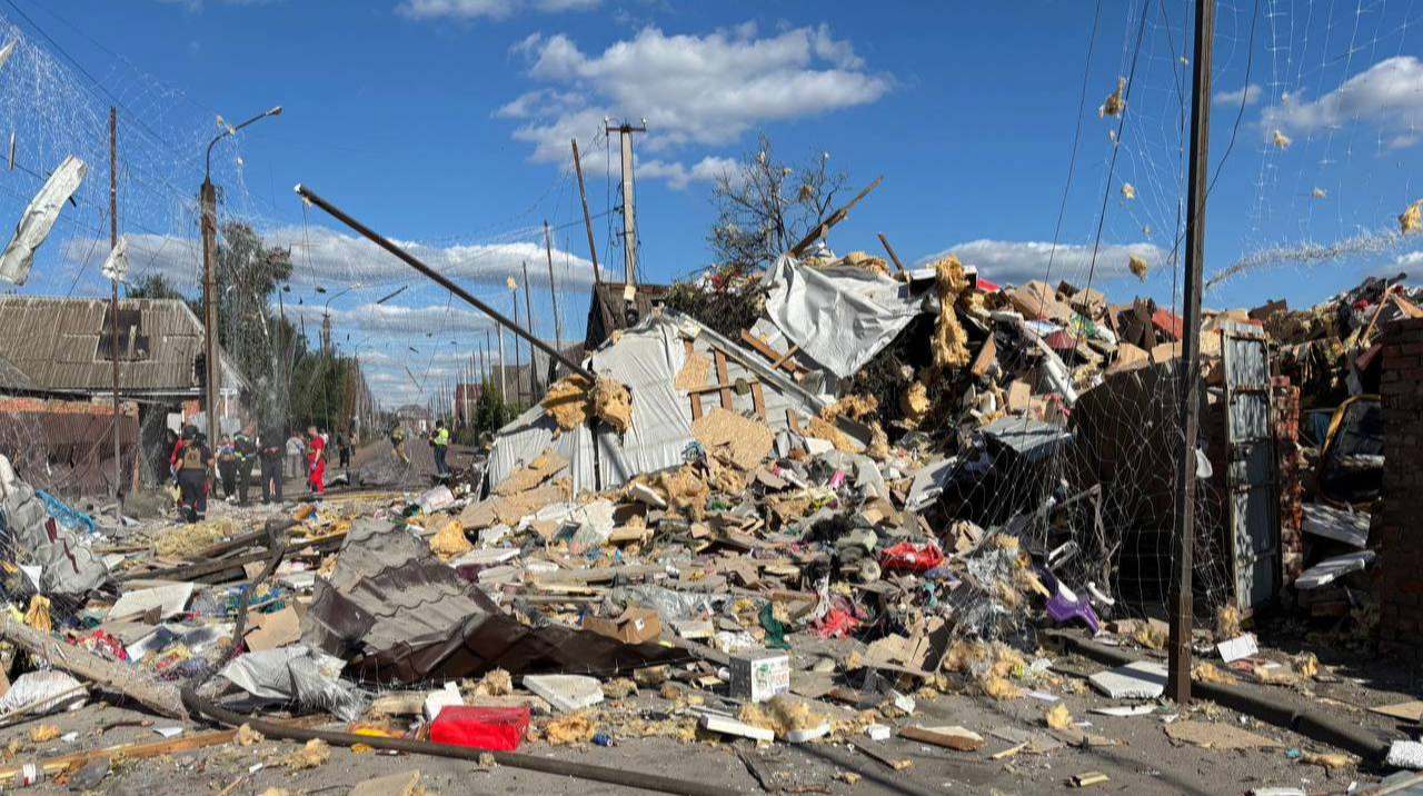 Russian guided bombs hit Sumy residential areas twice in three days, injuring six and leaving people trapped