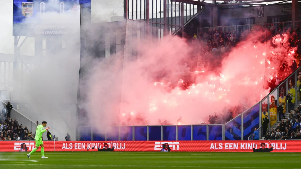 Fireworks in Dutch football stadiums: Audit Team calls current approach a 'paper reality' after Cambuur-Feyenoord injuries