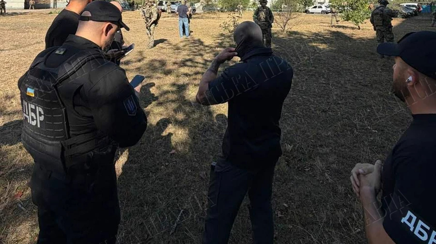 Rare Shootout Between Ukraine’s Top Intelligence Agencies Wounds Three, Prompts Zelenskyy Rebuke