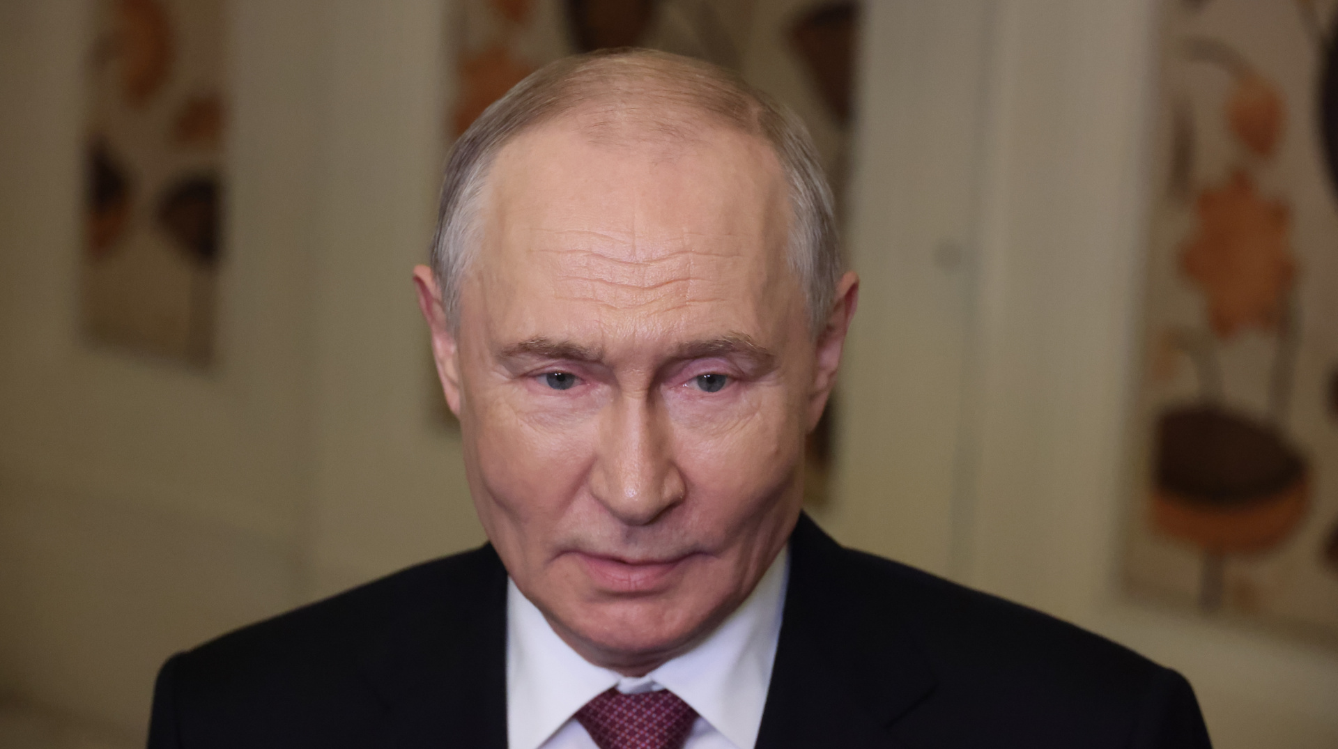 Trump Claims Ukraine-Russia Energy Strike Pause, but Putin Threatens Europe and Kyiv Stays Silent