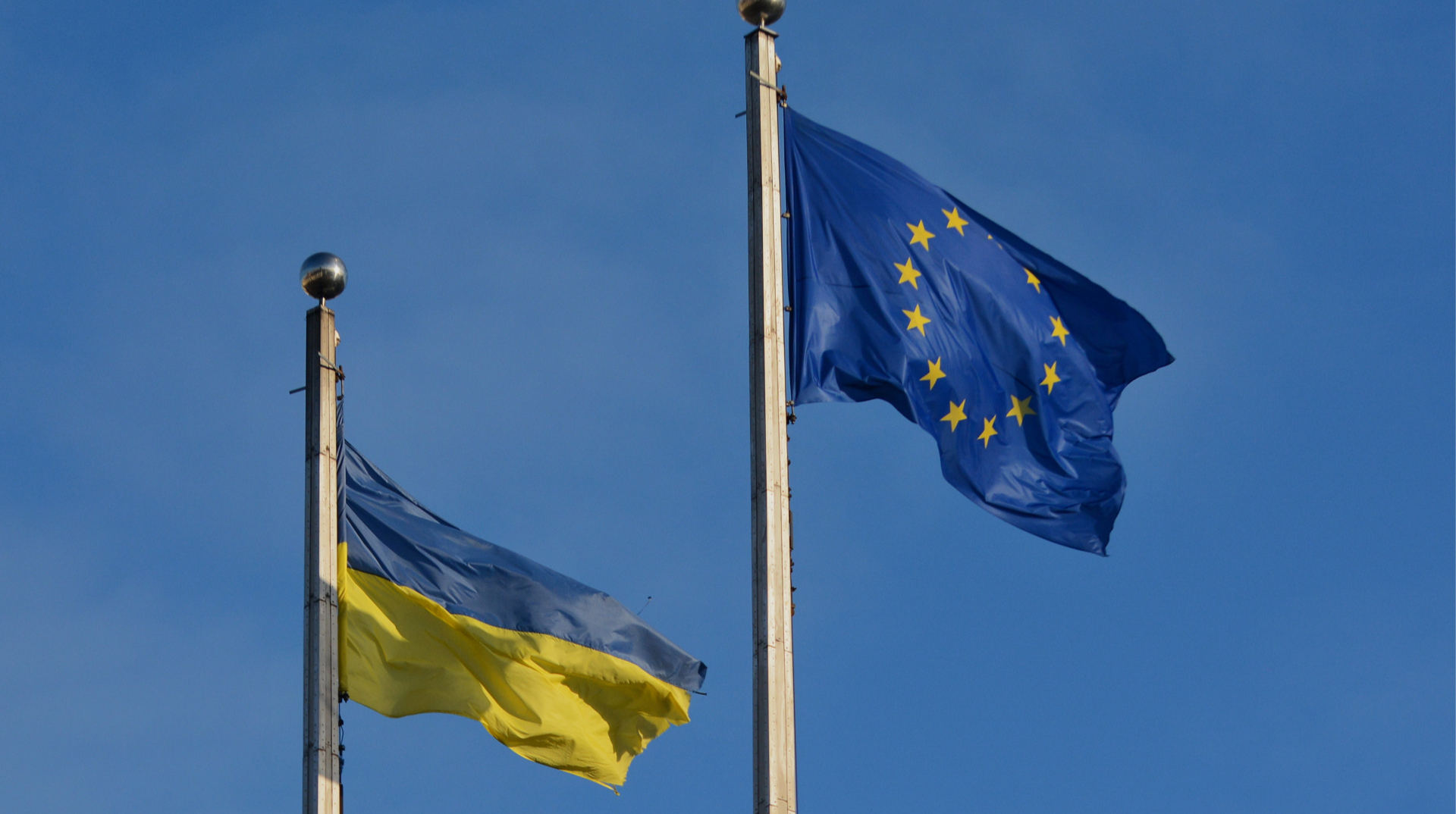 US envoys Witkoff and Kushner shuttle between Moscow and Kyiv as EU backs peace push