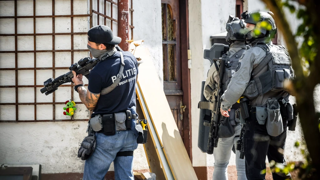 Gang Shootout in Overasselt Leaves One Dead, Two Police Injured: 34 Arrested, Including Foreign Nationals